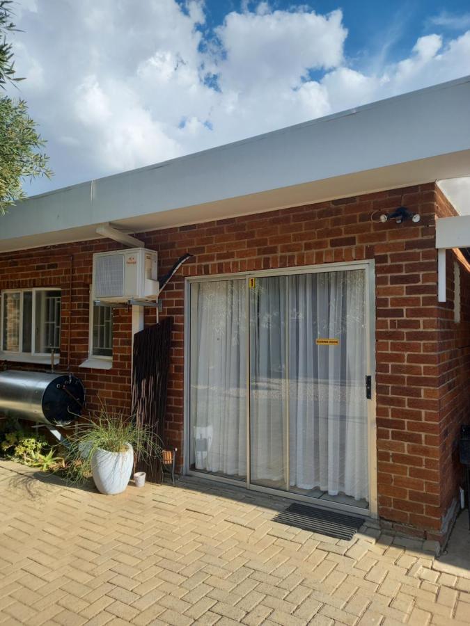 Gastehuis 17 Bloemfontein Exterior foto