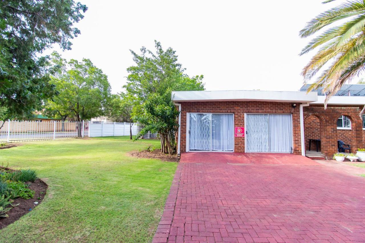 Gastehuis 17 Bloemfontein Exterior foto